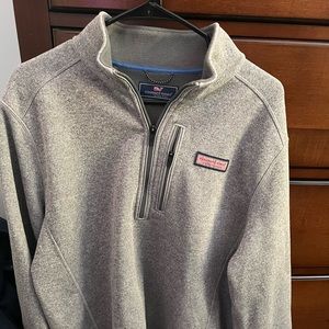 Vineyard vines quarter zip. Size large.